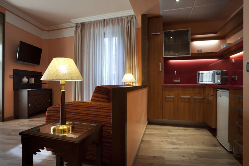 גרנדה Suites Gran Via 44 מראה חיצוני תמונה